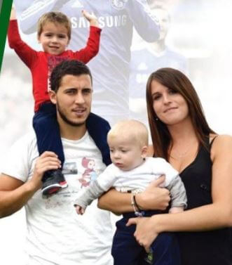 Yannis Hazard with his parents Eden Hazard and Notacha Van Honacker and brother Leo in Disneyland.